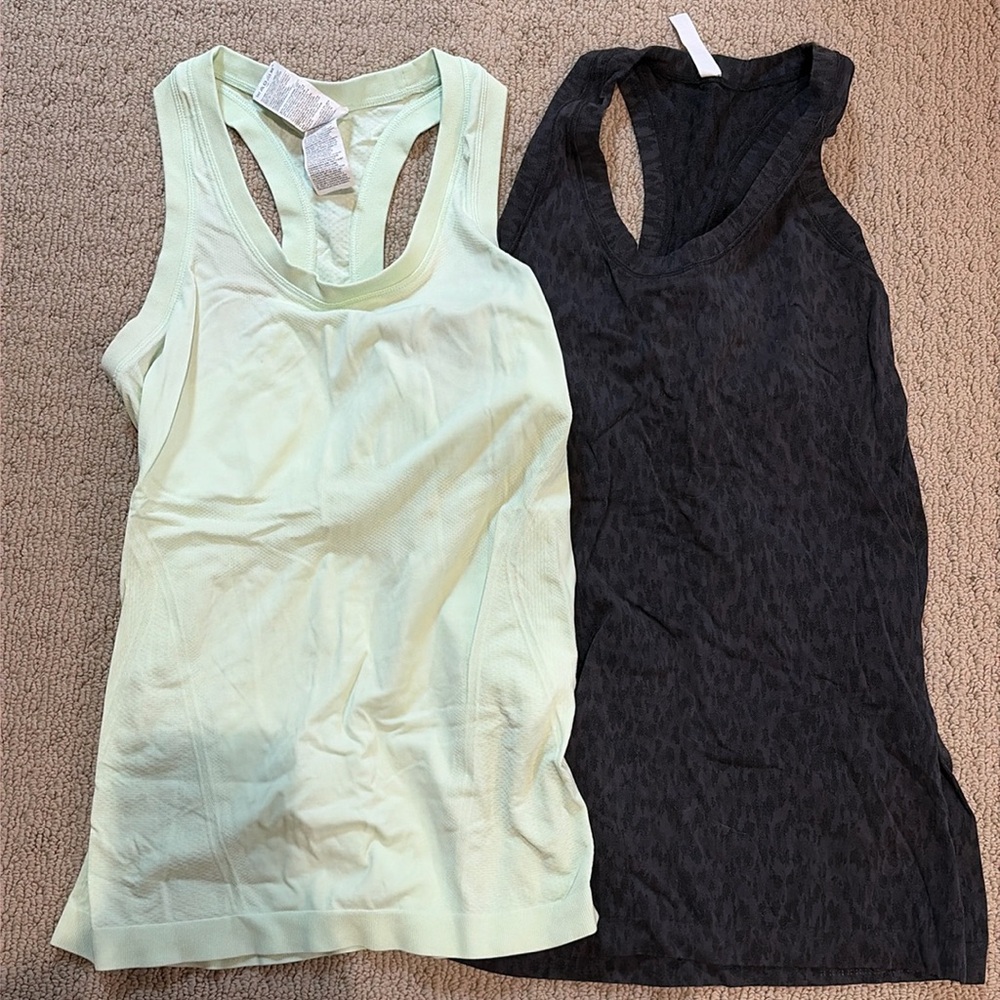 Athleta momentum tanks size small